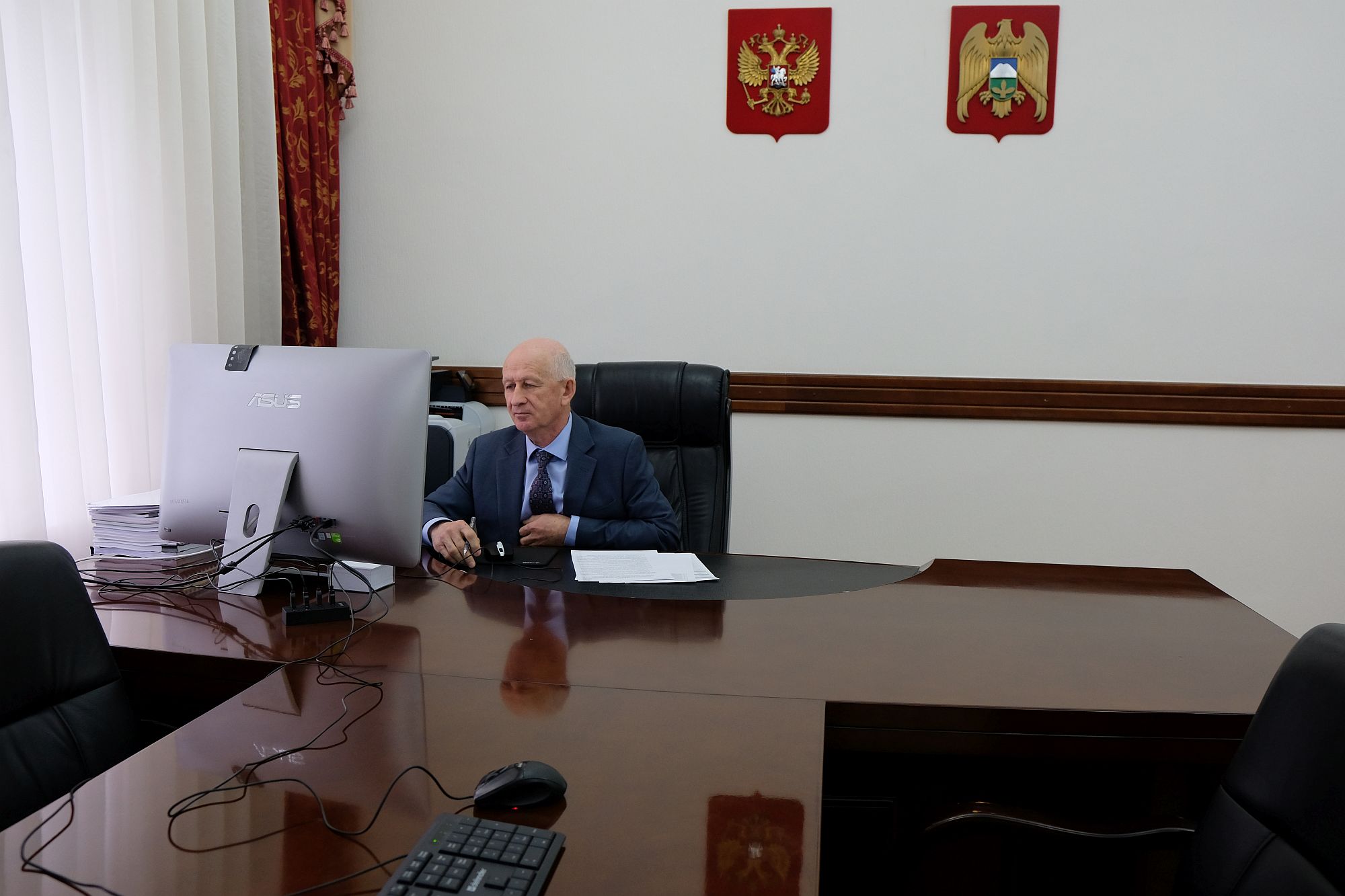 Борис Рахаев принял дистанционное участие в работе «муниципального часа»