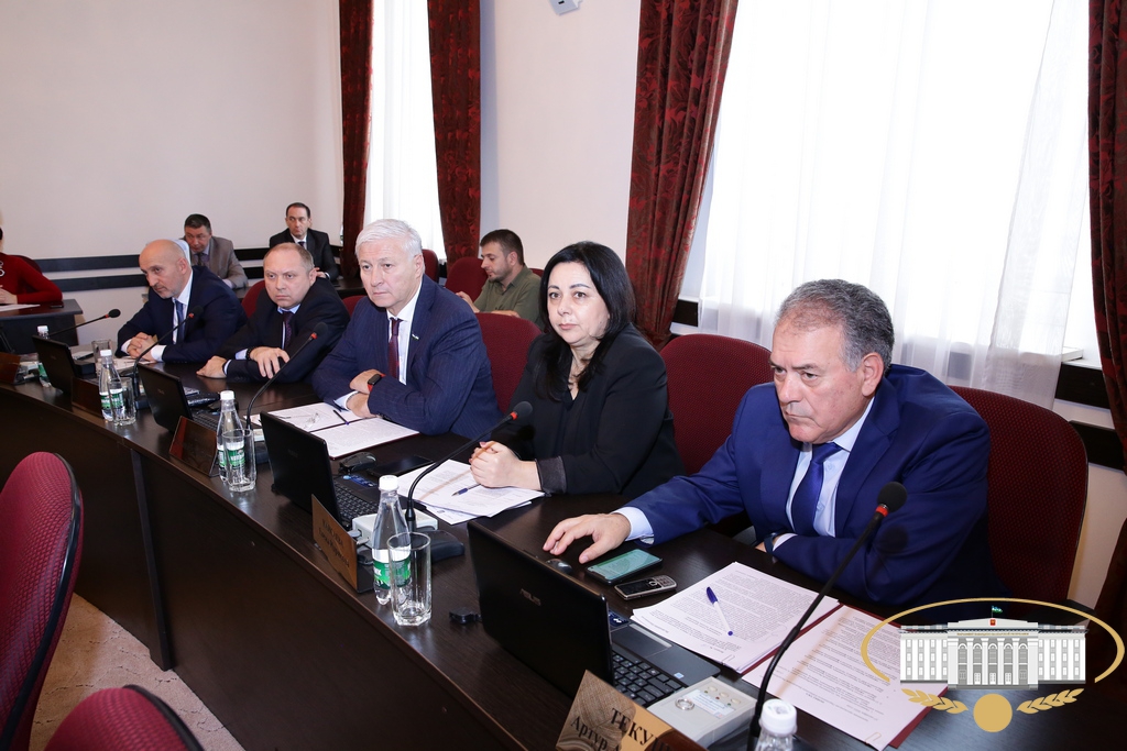 Депутаты приступили к обсуждению основного финансового документа