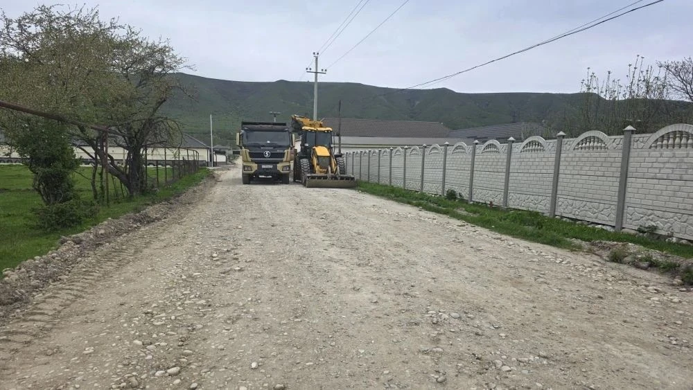 В Заюково ремонтируют улицу Толстого