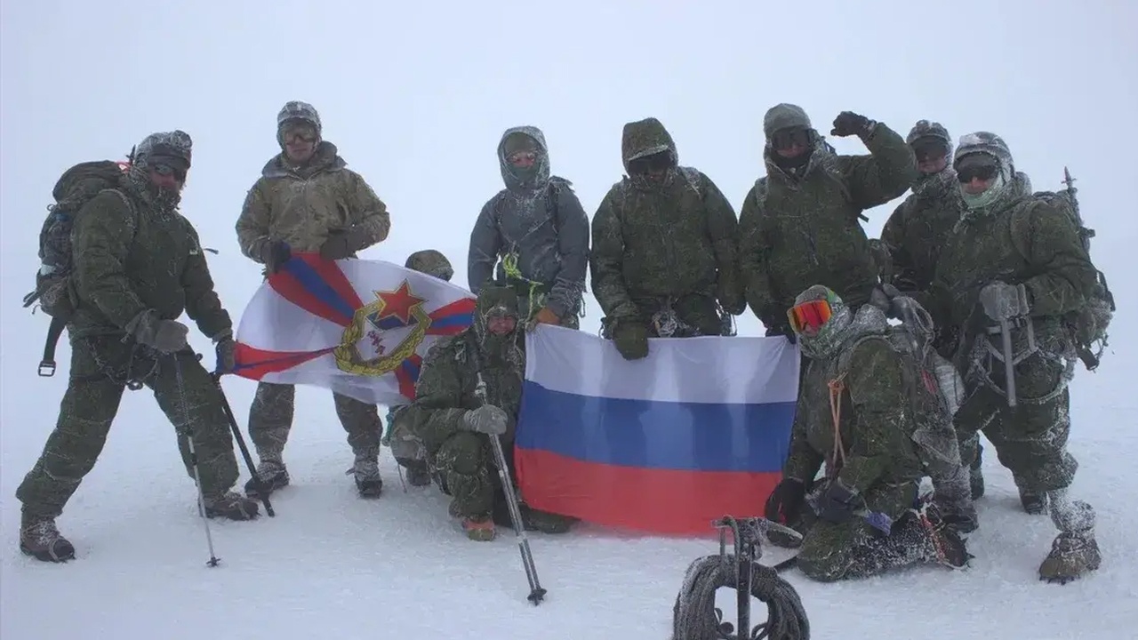 На Эльбрусе завершилось международное восхождение военнослужащих