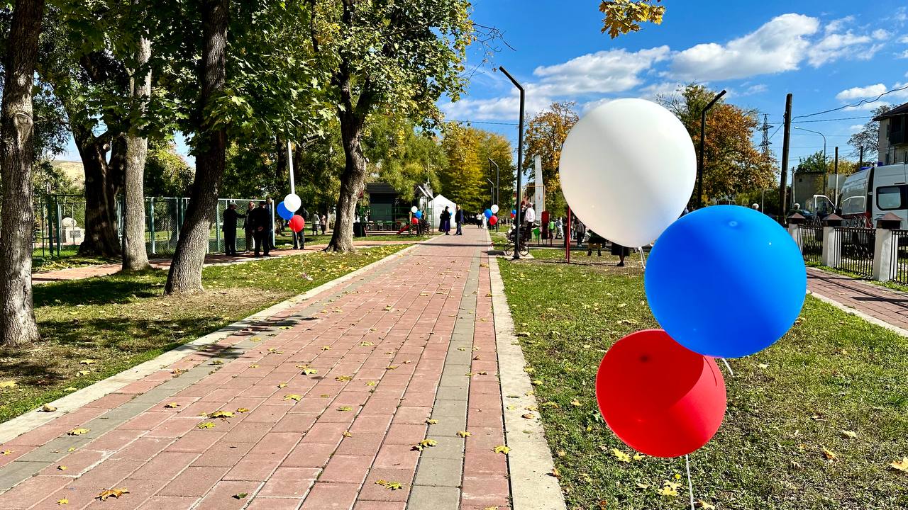 В селе Атажукино состоялось долгожданное событие - торжественное открытие обновленного сквера, благоустроенного в рамках национального проекта «Жилье и городская среда»