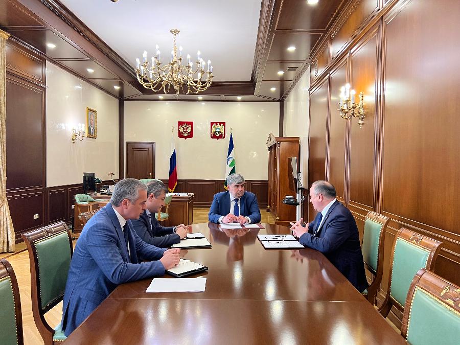Казбек Коков провел оперативное совещание с членами Правительства КБР