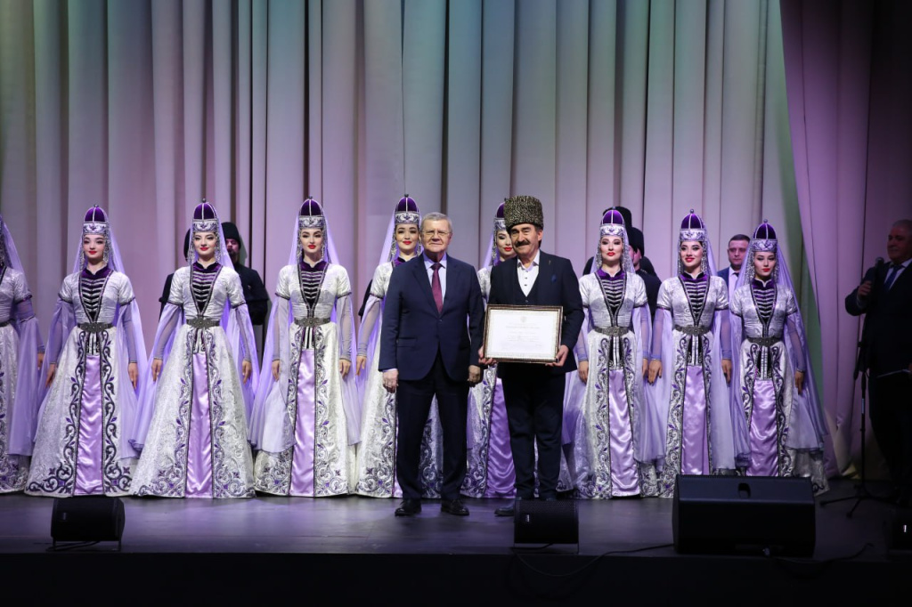 Юрий Чайка вручил Игорю Атабиеву благодарственное письмо за культурный вклад в развитие Кабардино-Балкарии 